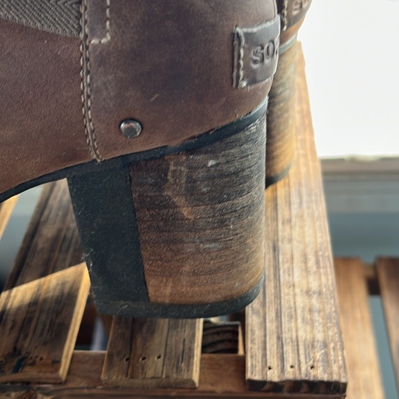 Sorel Addington Heeled Chelsea Boots Size 9 - Picture 9 of 14